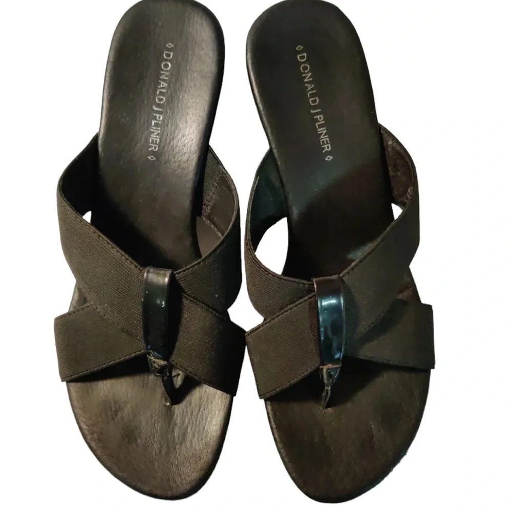 Donald J Pliner Clove Black Criss Cross Stretch Straps Toe Post Sandals 7.5